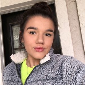 Meet your Posher, Toni maria